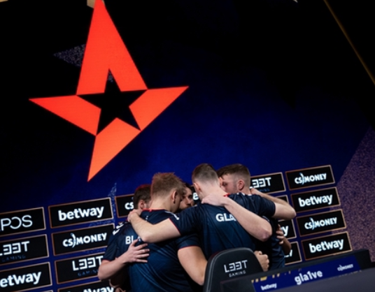 腾讯全新卡牌游戏符文战场今日在中国正式上线